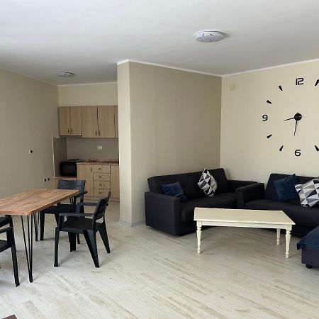 Apartment In Qerret Golem  Buitenkant foto