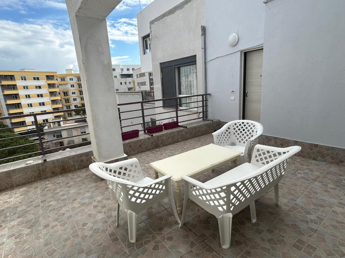 Apartment In Qerret Golem  Buitenkant foto