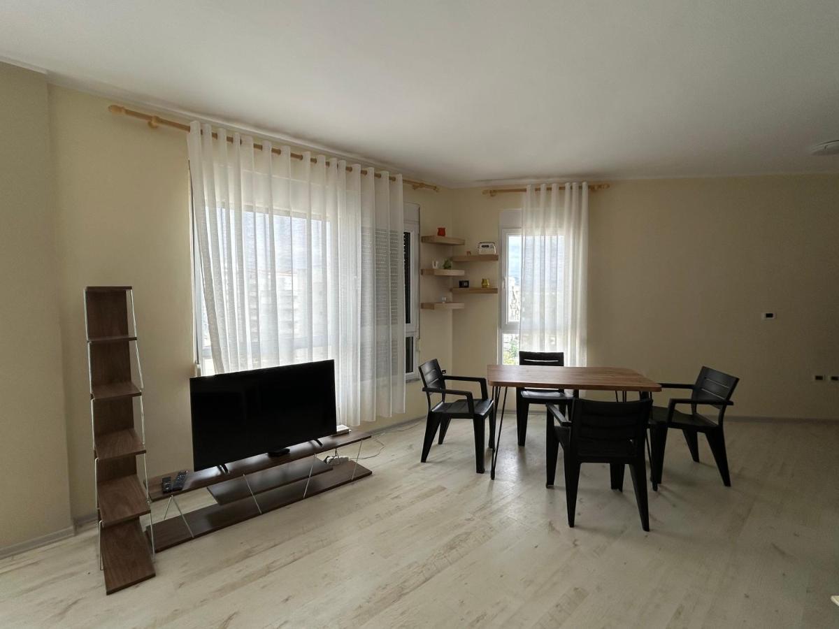 Apartment In Qerret Golem  Buitenkant foto